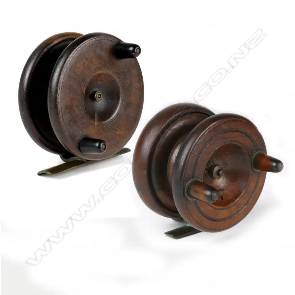 Two walnut free-spooling reels Image 1++