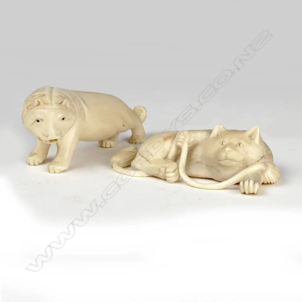 Two small carved ivory animals Image 1++