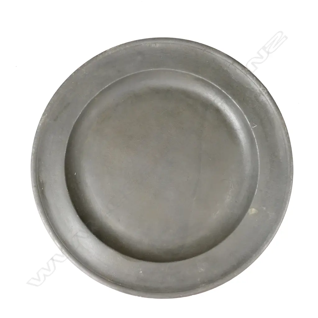 A large Georgian pewter charger Image 1++
