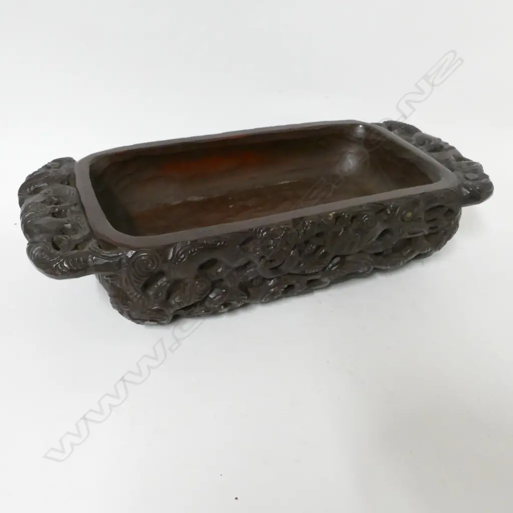 A Maori carved papahou (treasure box) Image 1++