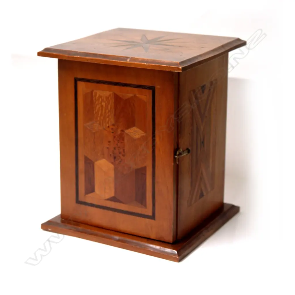 An early 20thC N.Z. woods table top cabinet Image 1++