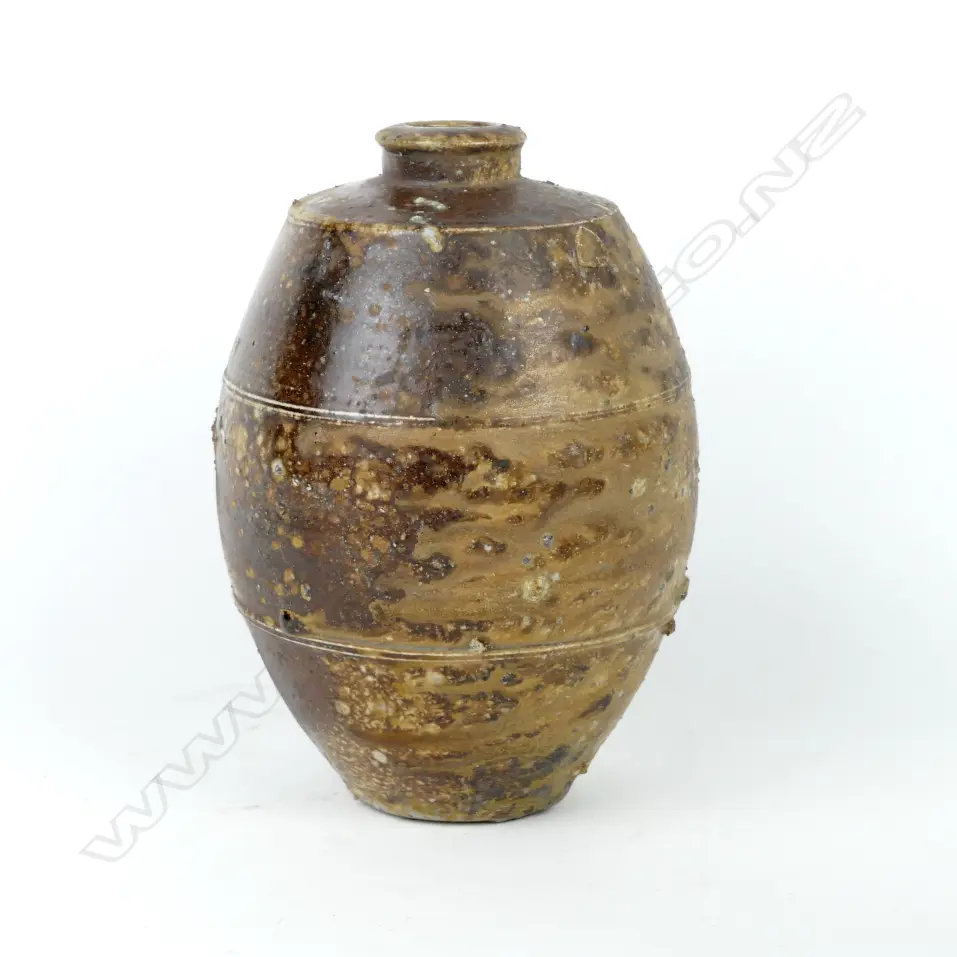 A Duncan Shearer vase Image 1++