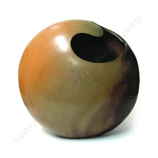 A large Robyn Stewart burnished earthenware vase