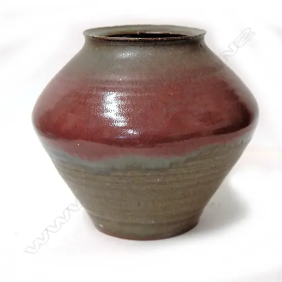 Takeichi Kawai stoneware ovoid vase