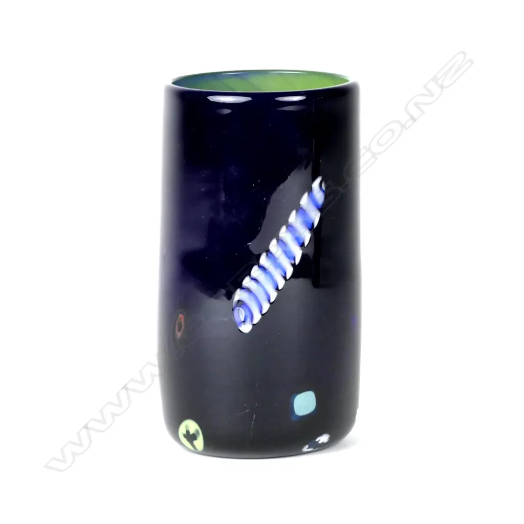 A Garry Nash glass beaker vase Image 1++