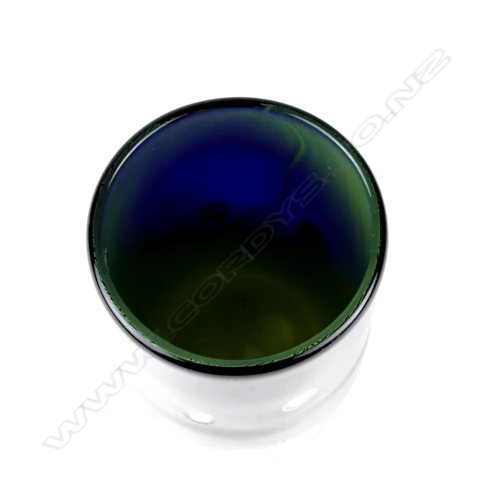 A Garry Nash glass beaker vase Image 1++