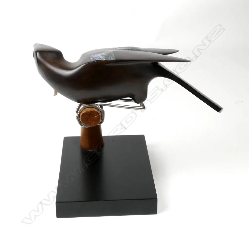 A Martin Carryer carved bird Image 1++