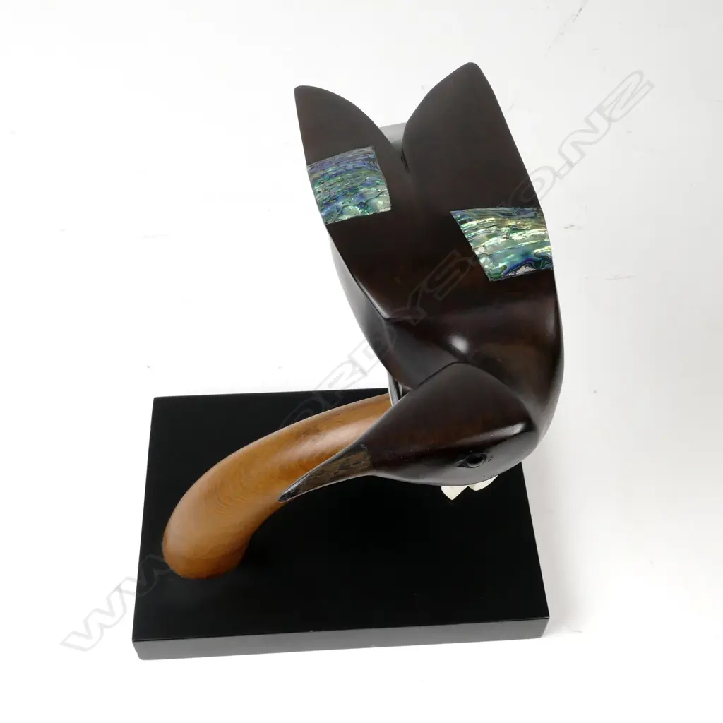 A Martin Carryer carved bird Image 1++