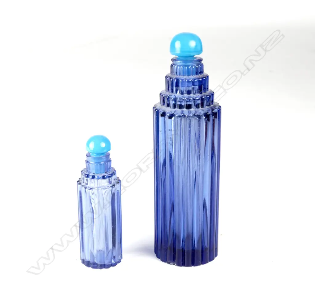 A René Lalique blue glass scent bottle with turquoise coloured stopper Image 1++