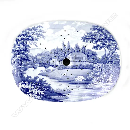 A Georgian blue and white Staffordshire mazarin tray