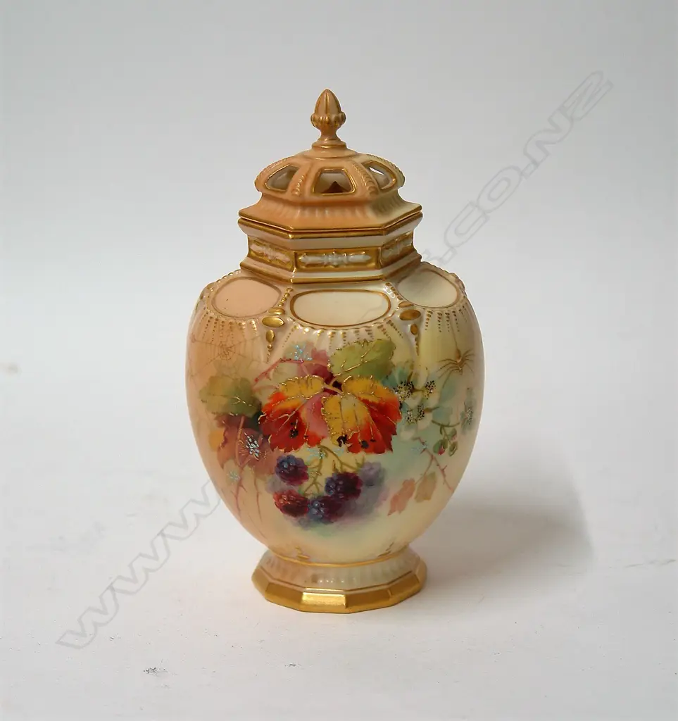 A Victorian Royal Worcester lidded potpourri vase Image 1++