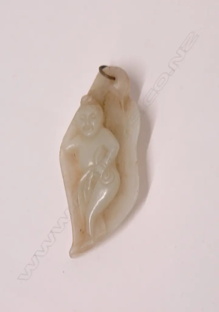 An old Chinese carved pale jade handling piece/pendant Image 1++