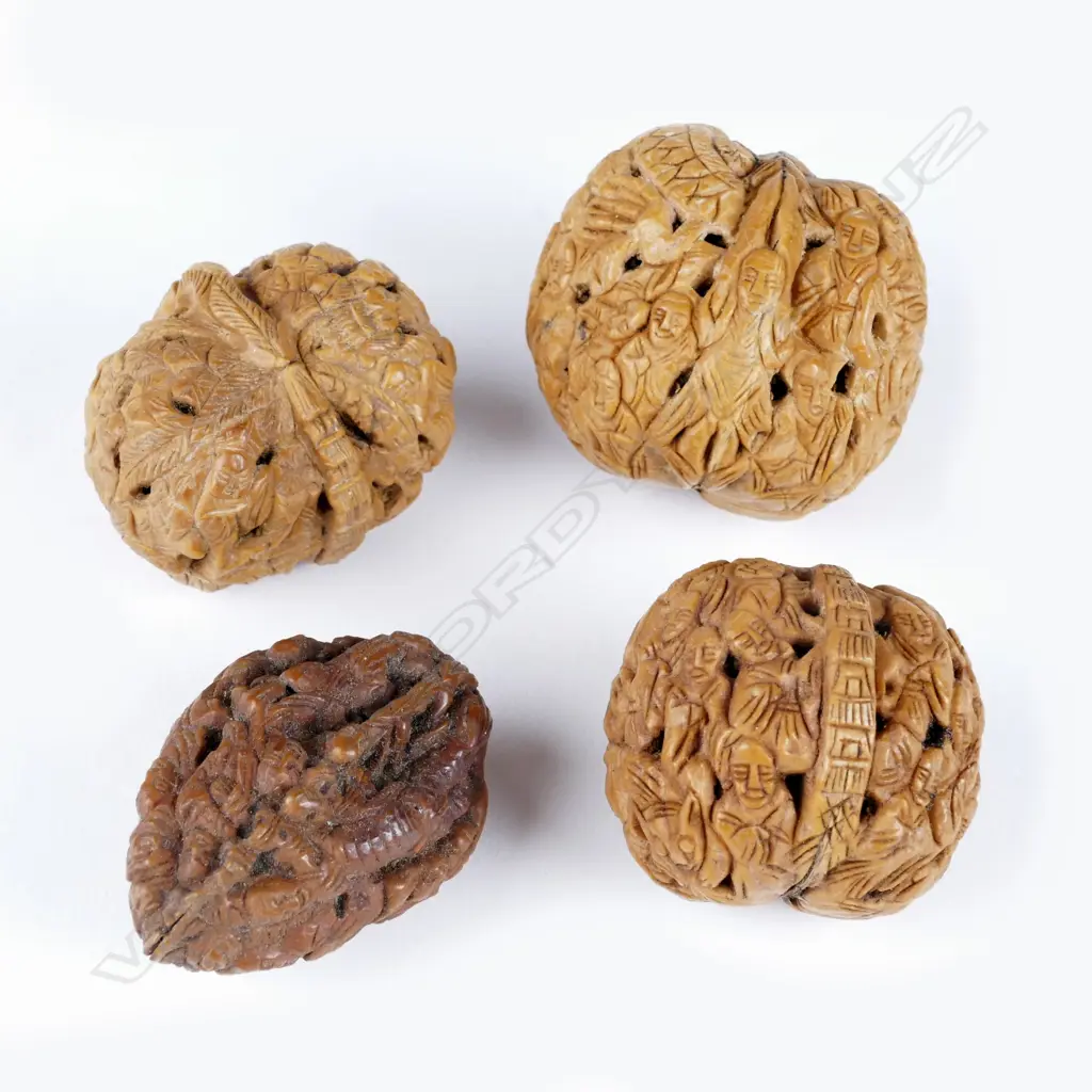 Four old Chinese finely carved walnuts Image 1++