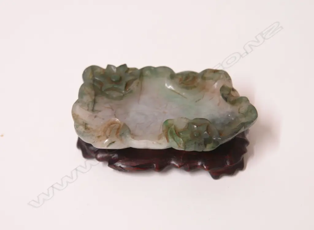 An old carved Chinese jade dish Image 1++