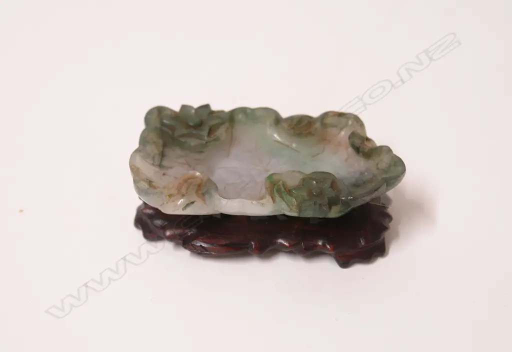 An old carved Chinese jade dish Image 1++