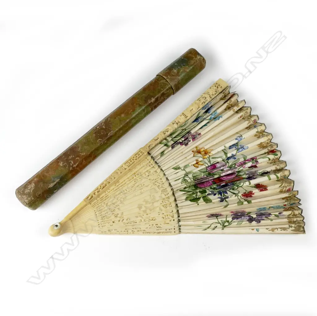A good 19thC Chinese fan Image 1++