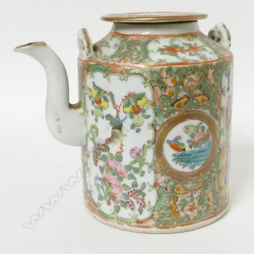 A Cantonese porcelain teapot Image 1++