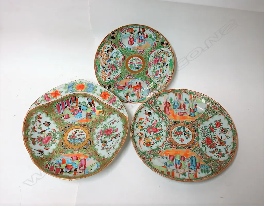 Three 19thC Chinese export famille rose pieces Image 1++