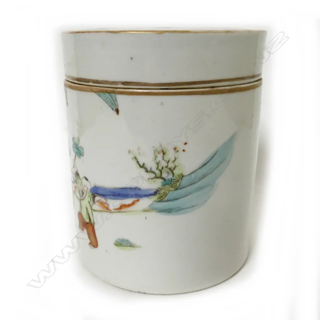 A 19thC Chinese famille rose porcelain lidded jar Image 1++