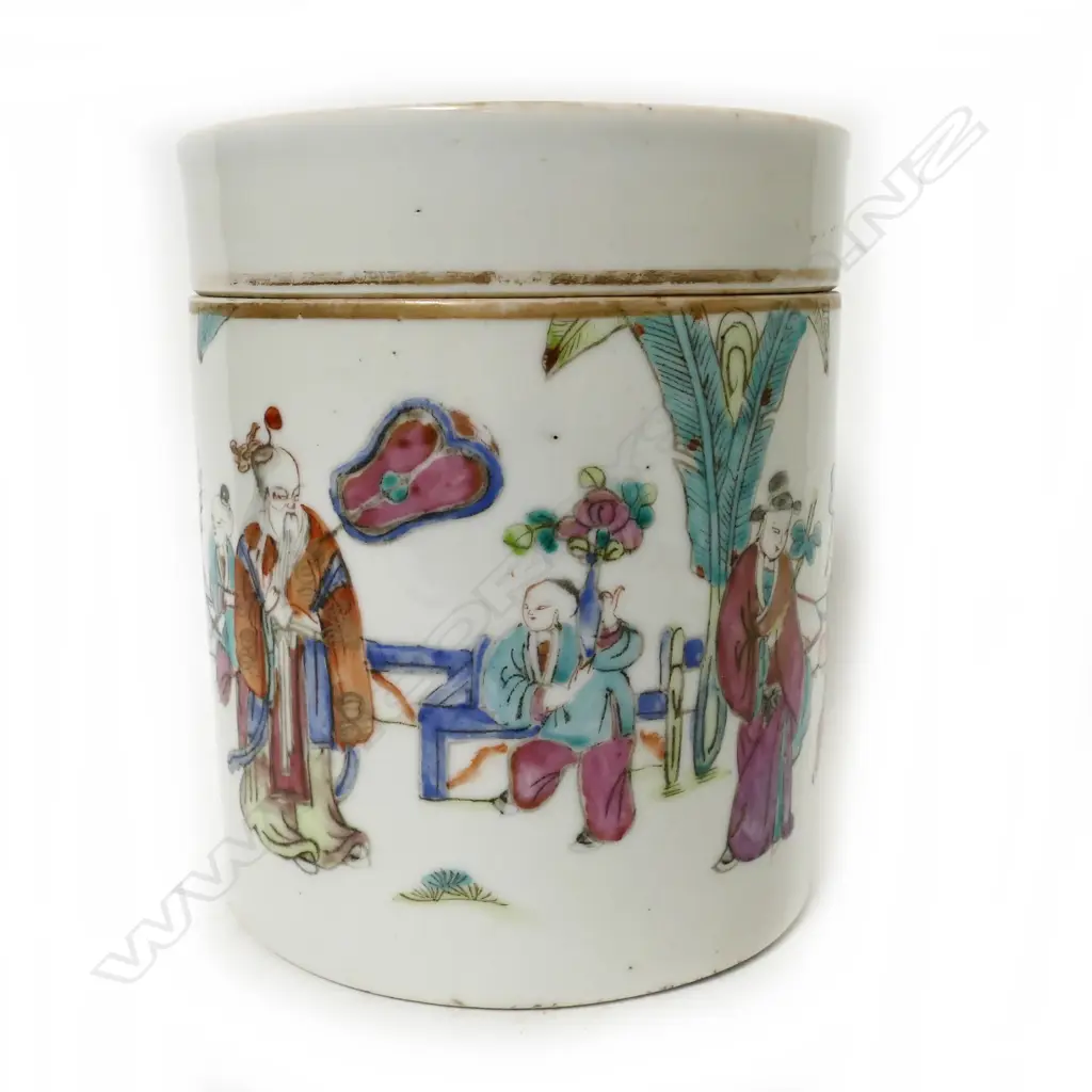 A 19thC Chinese famille rose porcelain lidded jar Image 1++