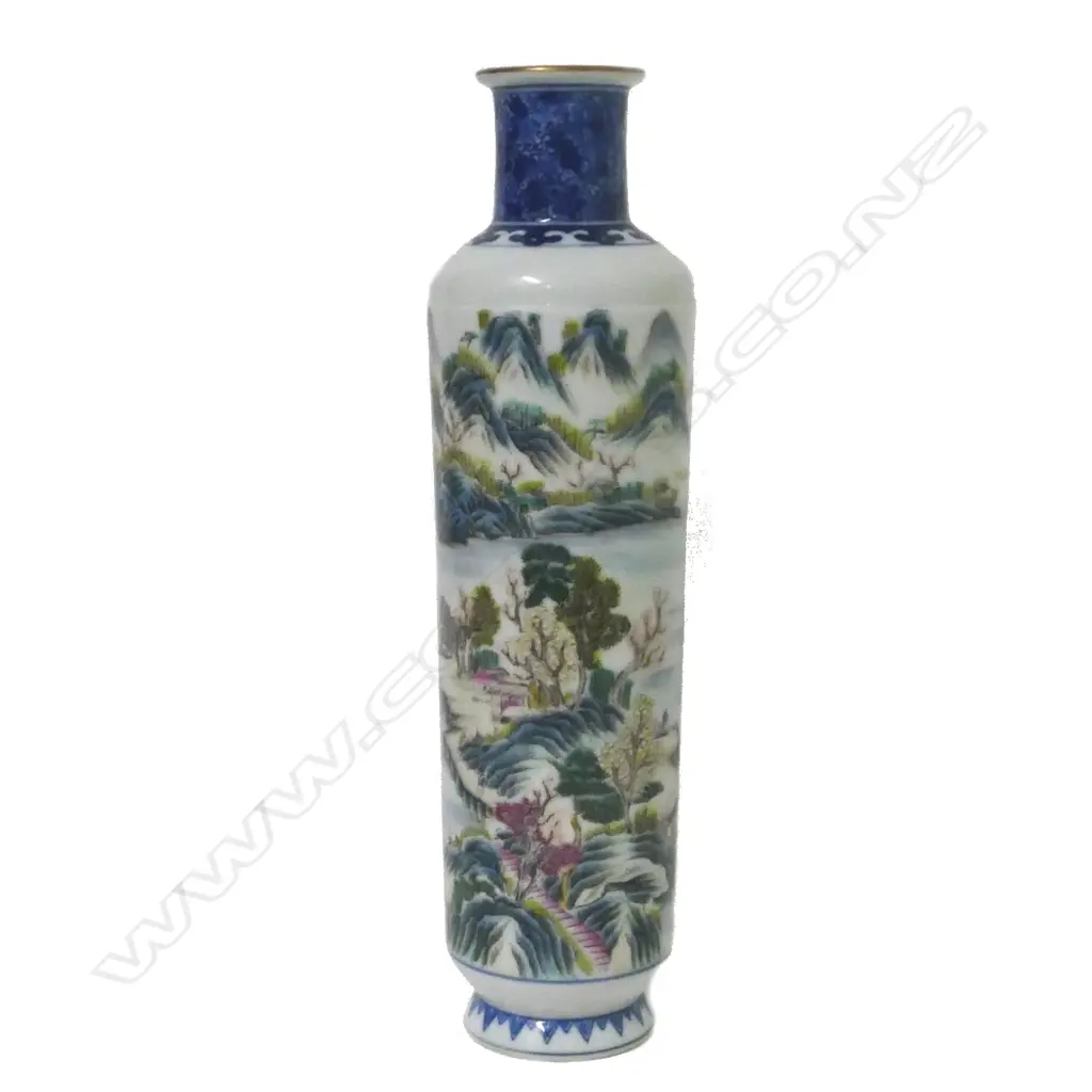 A Chinese porcelain cylinder vase Image 1++