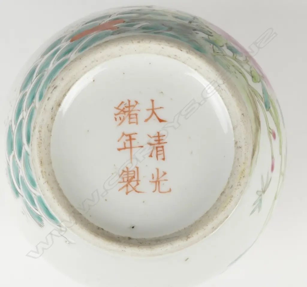 A Chinese famille rose porcelain ginger jar Image 1++