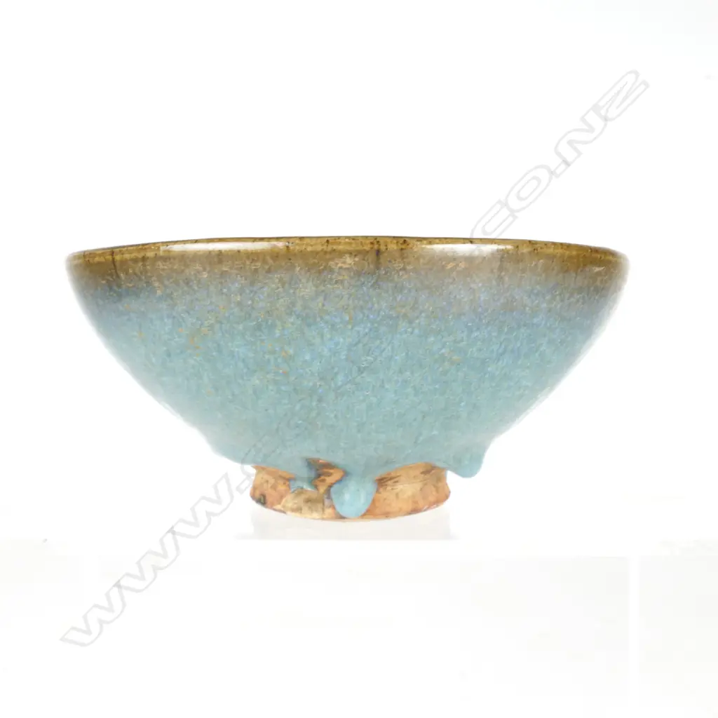 A Chinese Junyao glazed bowl Image 1++