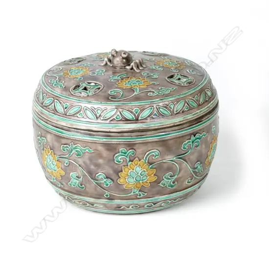 A Chinese circular fahua type porcelain lidded box
