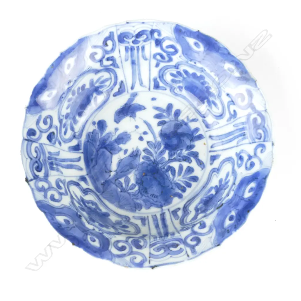 A Chinese Ming Dynasty blue and white circular dish Image 1++