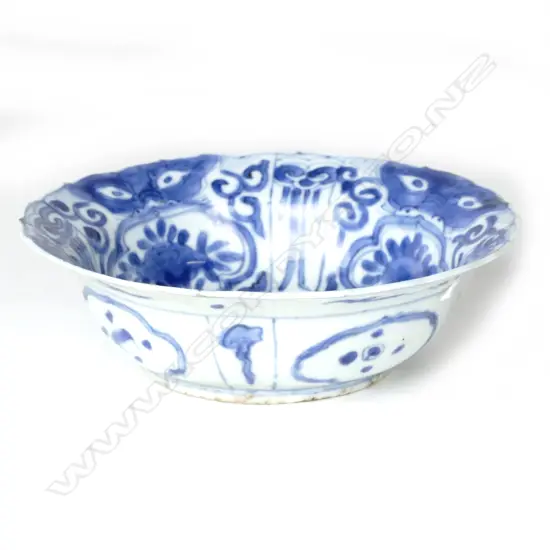 A Chinese Ming Dynasty blue and white circular dish