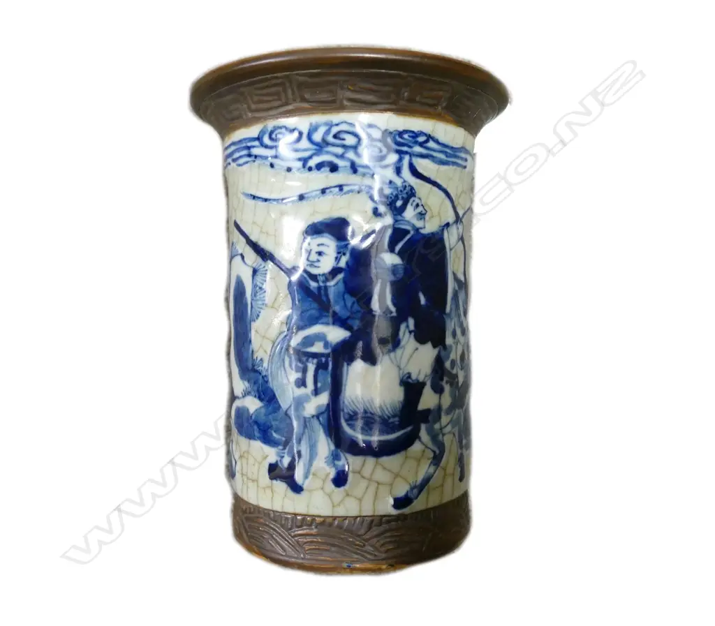 A Chinese cylindrical porcelain vase Image 1++
