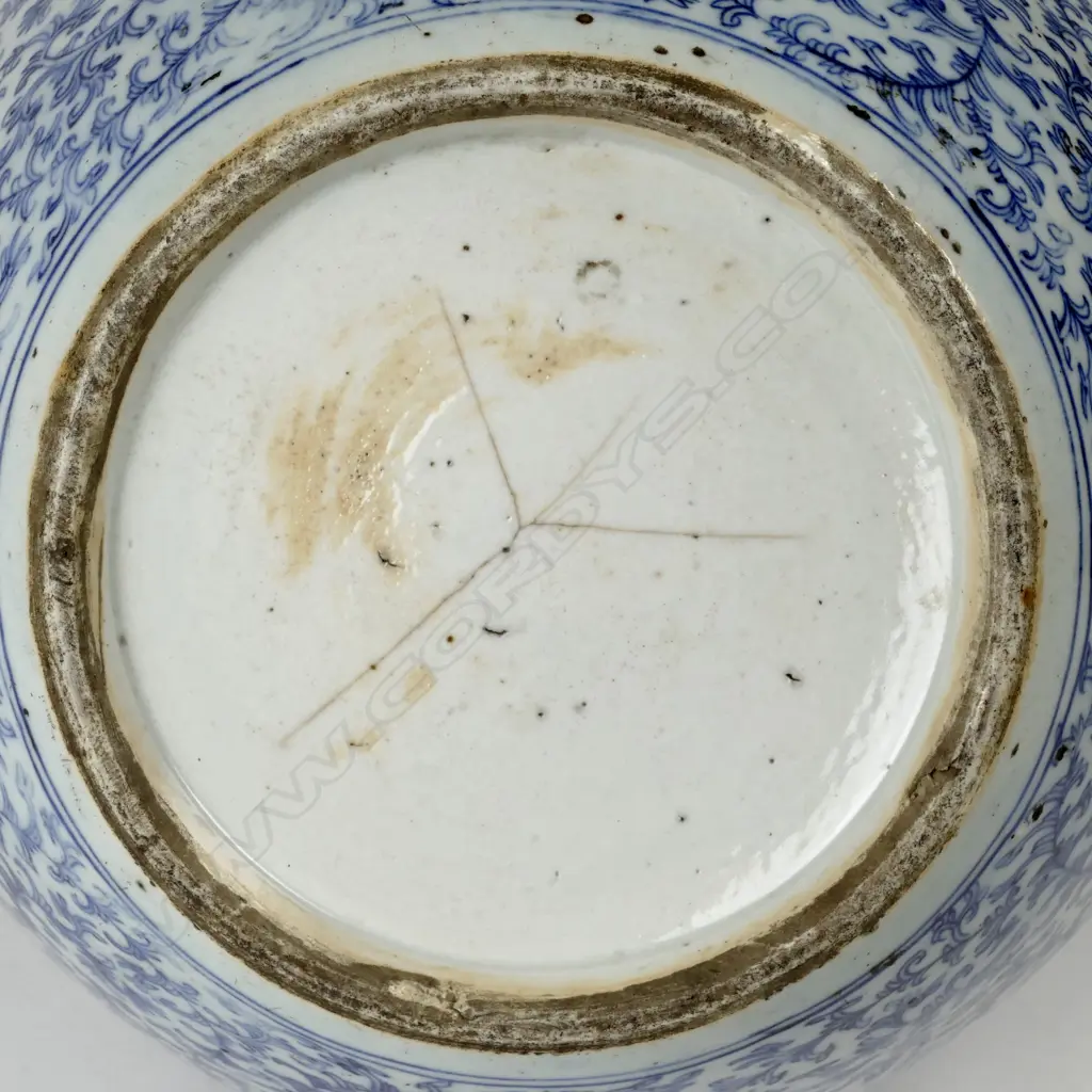 A large Chinese porcelain bottle vase Image 1++