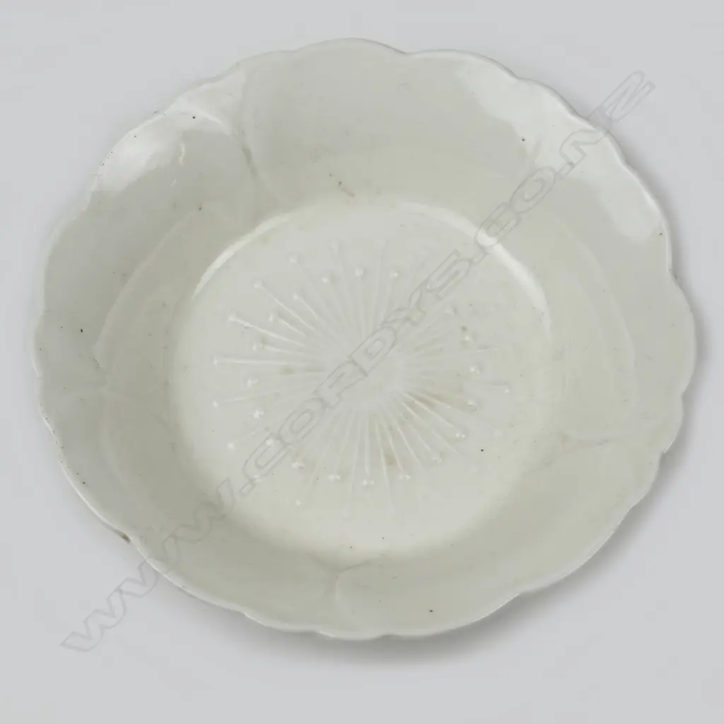 A Japanese white porcelain dish Image 1++