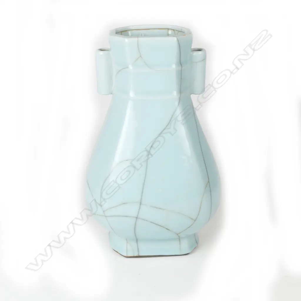 A Chinese arrow vase Image 1++