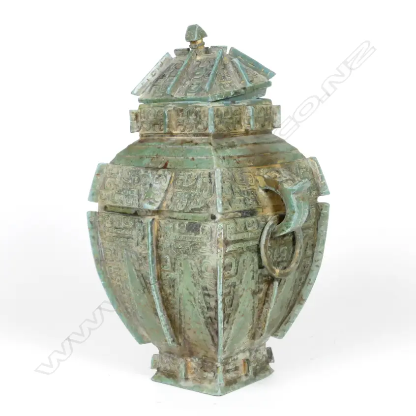 A Chinese archaic style lidded bronze urn Image 1++