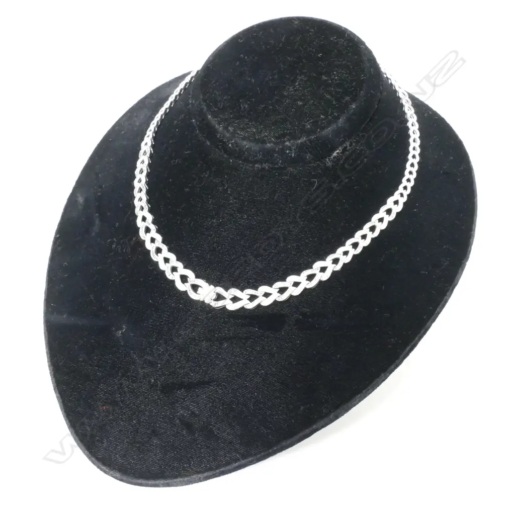 A 14ct. white gold and diamond necklace Image 1++