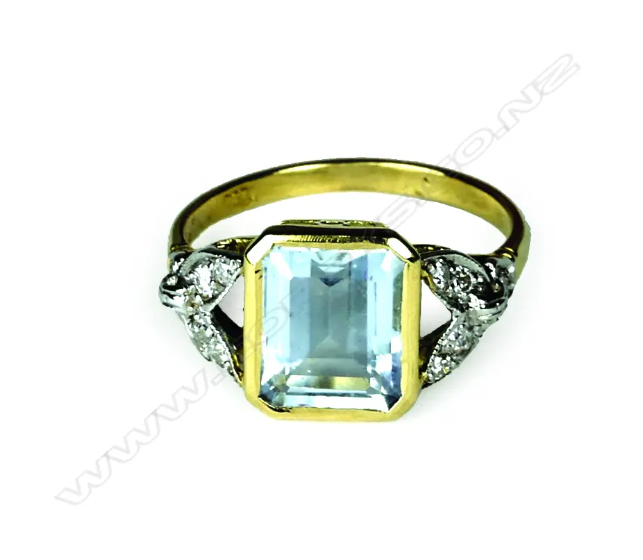 An 18ct. gold aquamarine and diamond Art Deco style ring Image 1++
