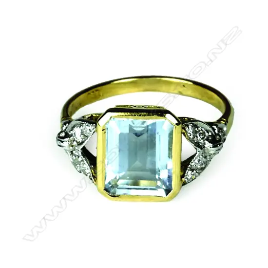 An 18ct. gold aquamarine and diamond Art Deco style ring