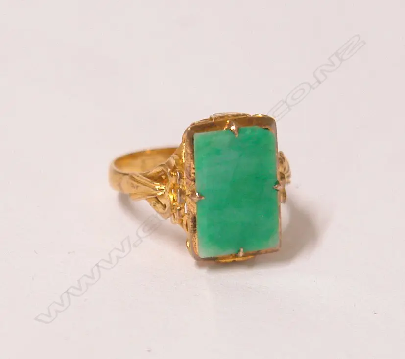 A vintage high carat yellow gold and jadeite dress ring Image 1++