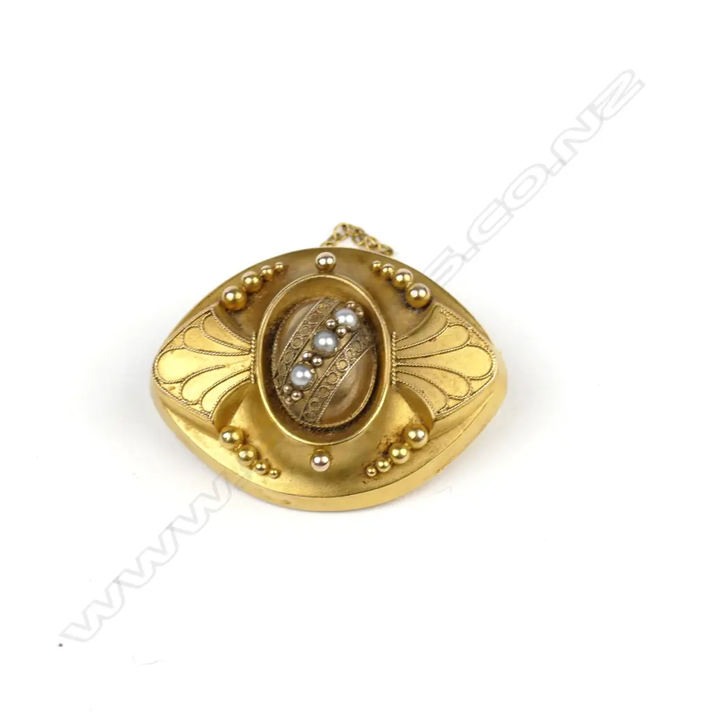 A Victorian 18ct gold and seed pearl brooch Image 1++