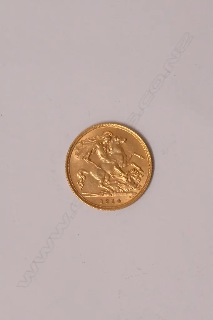 A 1914 gold half sovereign Image 1++