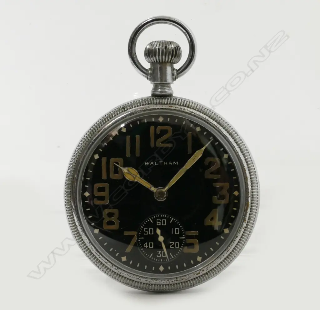 A Waltham WWI military pocket watch Image 1++