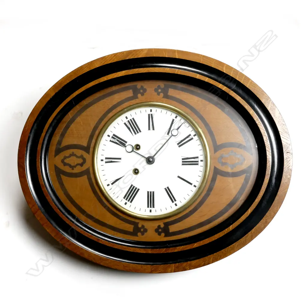 A European late 19thC oak cased wall clock Image 1++