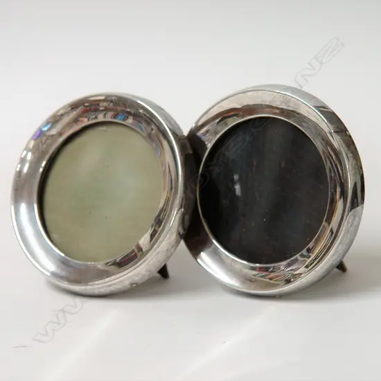 A pair of early 20thC silver small circular photo frames