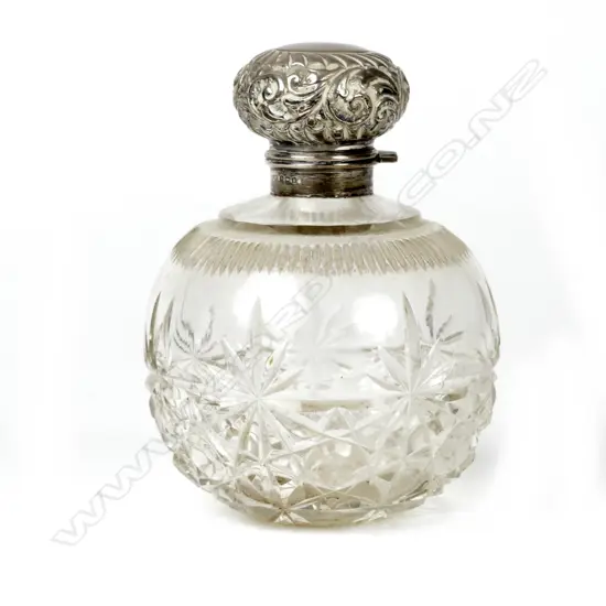 A good Edwardian bulbous crystal scent bottle
