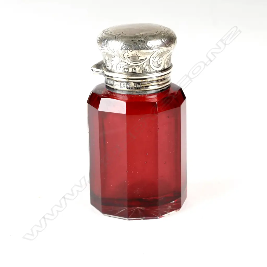 An Edwardian ruby glass and silver top smelling salt bottle Image 1++