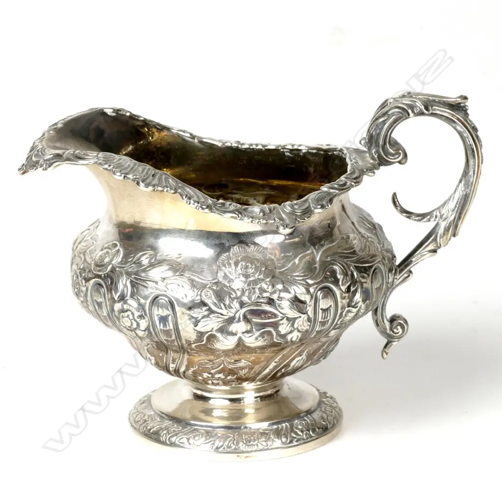 A George IV silver milk jug Image 1++