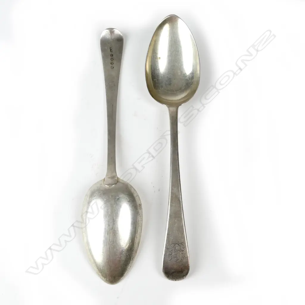A pair of George III Old English silver tablespoons Image 1++