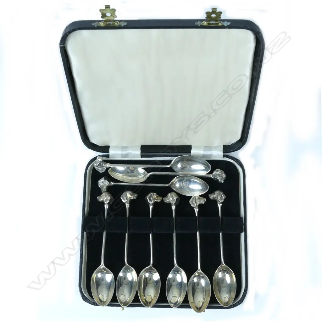 Nine silver teaspoons Image 1++