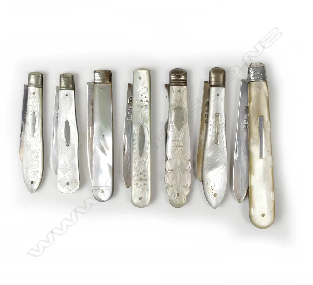 Six silver and mother of pearl fruit knives Image 1++